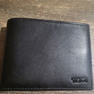 NWOT Tumi Wallet